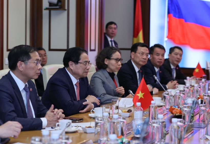 The Prime Minister calls on Zarubezhneft to coordinate with Petrovietnam to continue studying and expanding investment in new oil and gas exploration and production projects in Vietnam and Russia Photo: VGP