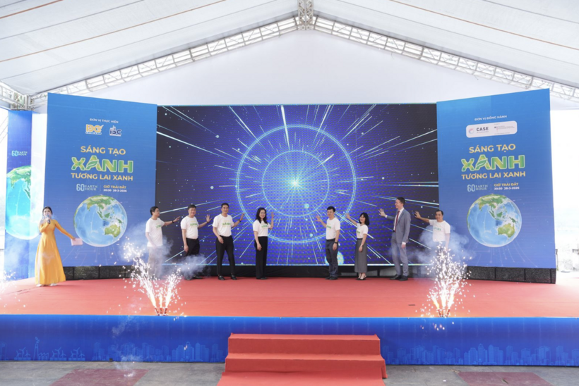 ​Delegates perform the launch ceremony ritual.