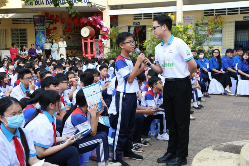 Can Tho Power Company, in coordination with the Department of Industry and Trade and the Can Tho Youth Union, organized a launch ceremony for the program “All people use energy efficiently and economically” in response to the Earth Hour 2026 campaign, attracting a large number of youth members and students. Photo: PC Can Tho