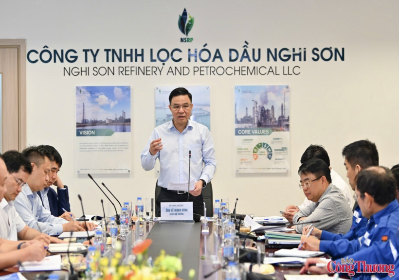 Acting Minister Le Manh Hung held a working session with NSRP on energy security issues amid complex developments driven by the conflict in the Middle East. Photo: Nam Nguyen