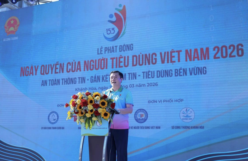 Deputy Minister of Industry and Trade Nguyen Sinh Nhat Tan delivers remarks at the launch ceremony.