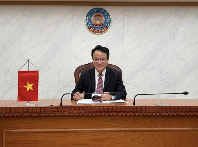 Tran Quoc Phuong, Deputy Minister of Finance, attends the loan agreement signing ceremony.