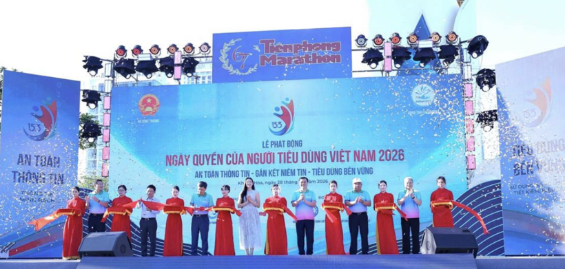 Delegates perform the ribbon-cutting ceremony at the launch event in response to Vietnam Consumers’ Rights Day 2026.