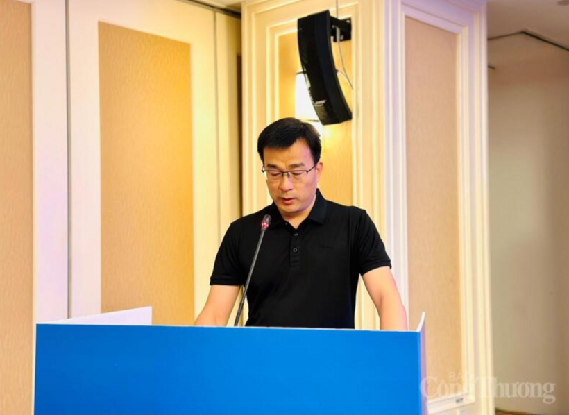 Ngo Duc Quan, Deputy Director of the Honghe Free Trade Zone Management Board, speaks at the event.