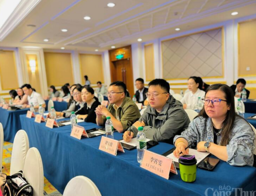 Yunnan officials participate in the program.