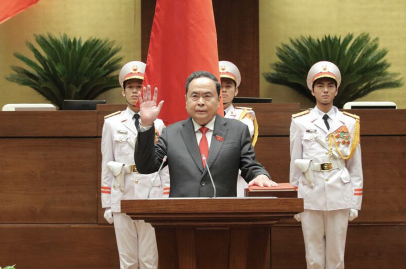 Chairman of the 16th National Assembly Tran Thanh Man takes the oath of office.