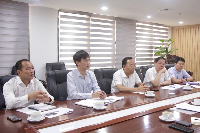 Also attending the meeting are representatives from the Electricity Authority and the Oil, Gas and Coal Department.