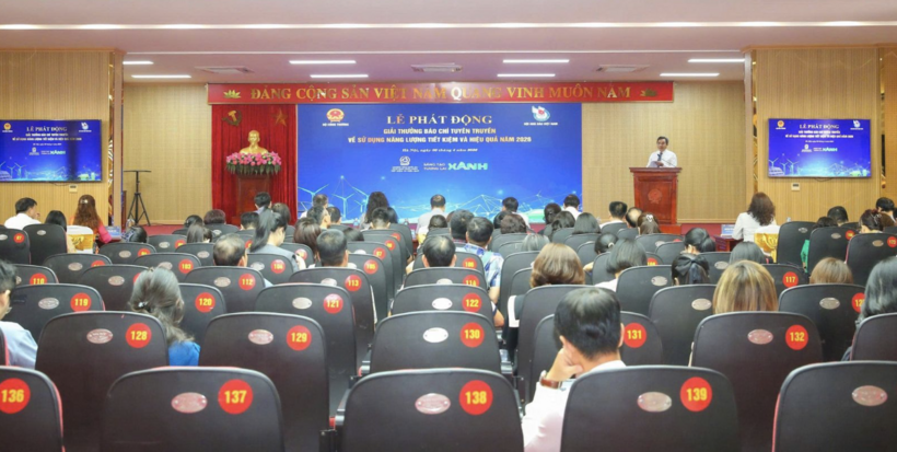 The ceremony was attended by representatives from the Ministry of Industry and Trade, the Vietnam Journalists Association, Vietnam Electricity (EVN), as well as associations and organizations active in the field of energy conservation