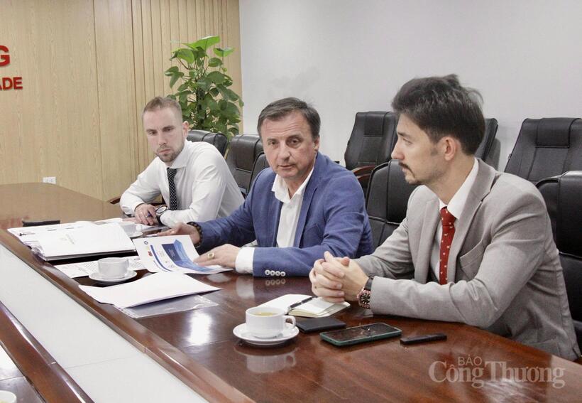 Zarubezhneft representatives speak at the meeting.