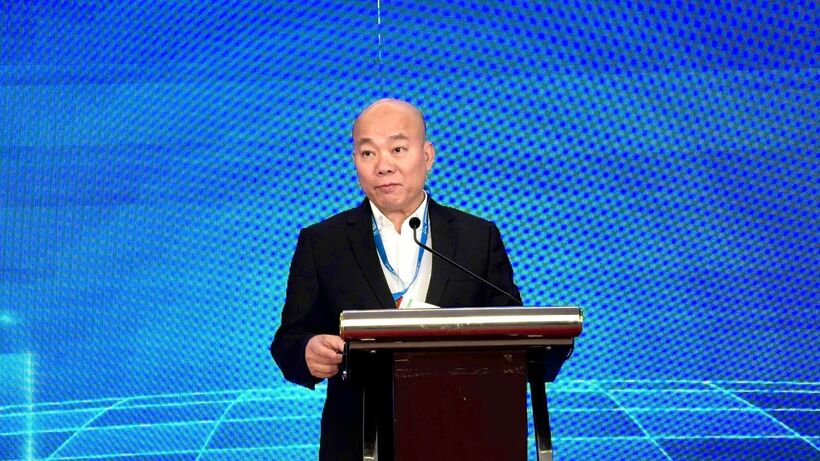 Vu Ba Phu, Director of the Vietnam Trade Promotion Agency, delivers remarks at the dialogue.