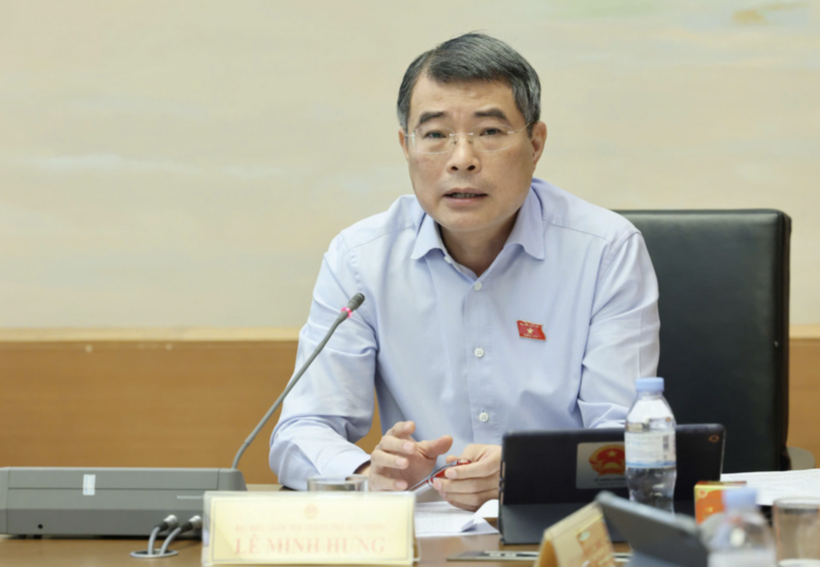 Prime Minister Le Minh Hung delivers remarks at the session