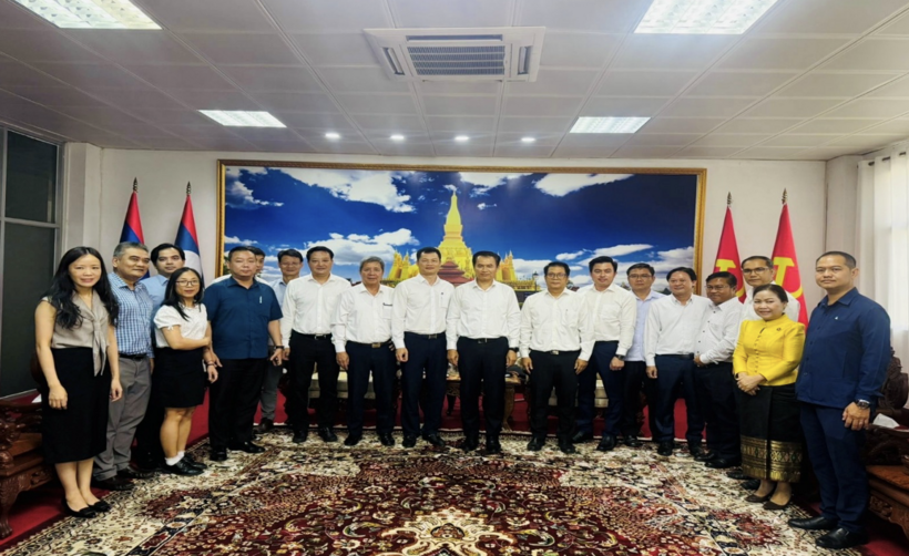 The delegation of the Vietnamese Ministry of Industry and Trade pays a courtesy visit and reports to the Minister of Industry and Trade of Laos on the working program of the working group.