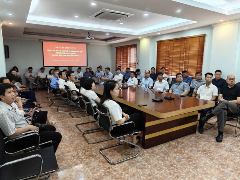 At the Party Committee of the Institute of Mechanical Engineering Research.