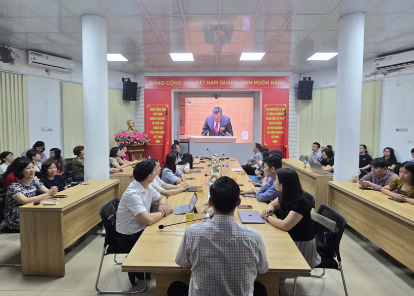 At the Party Committee of the Institute for Industry and Trade Strategy and Policy.