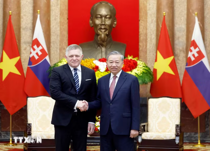 General Secretary and State President To Lam receives Slovak Prime Minister Robert Fico. Photo: VNA