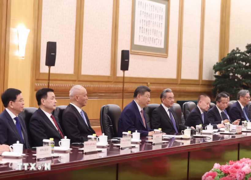 General Secretary, President of China Xi Jinping and members of the high-level Chinese delegation attend talks with General Secretary, State President To Lam and the high-level Vietnamese delegation. Photo: VNA
