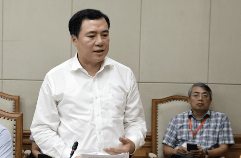 Deputy Minister of Industry and Trade Nguyen Sinh Nhat Tan is reporting at the working session. Photo: VGP