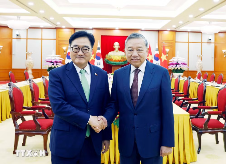 Party General Secretary To Lam receives Speaker of the National Assembly of the Republic of Korea Woo Won Shik. Photo: VNA