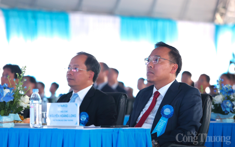 Provincial leaders of Ha Tinh and the Deputy Minister of Industry and Trade attend the inauguration ceremony. Photo: Trong Tung