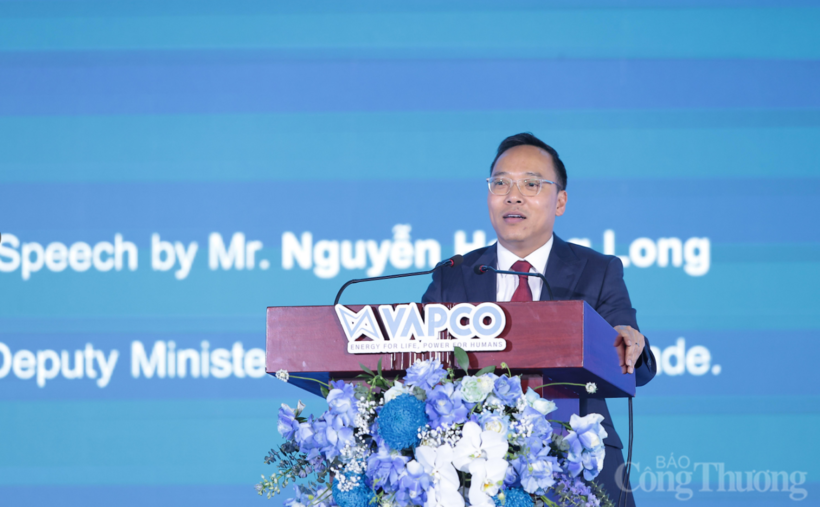 Deputy Minister of Industry and Trade Nguyen Hoang Long delivers remarks at the inauguration ceremony. Photo: Trong Tung