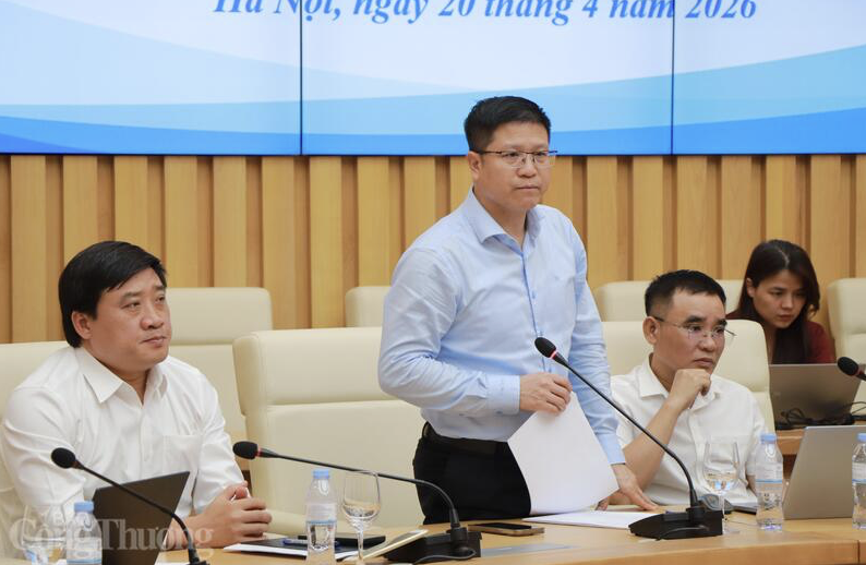 Delegates speak at the meeting.