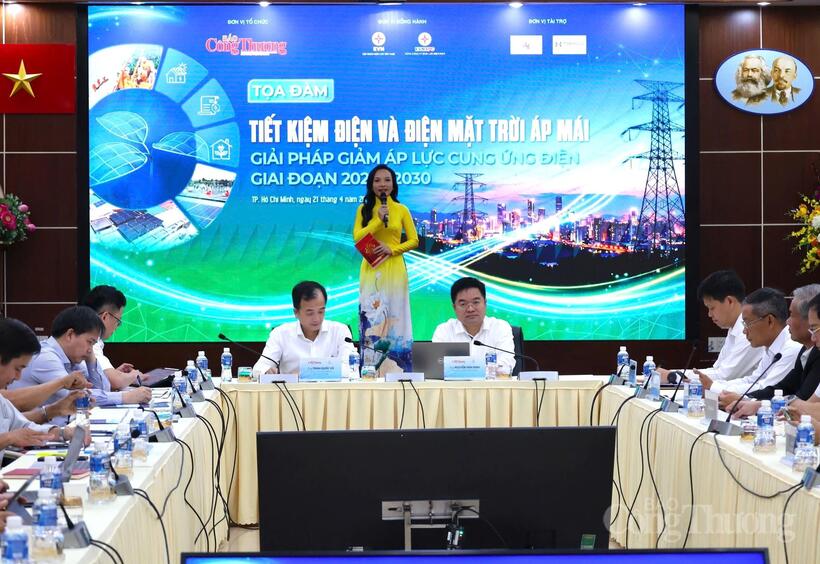 Distinguished speakers attend the seminar.