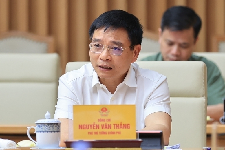 Deputy Prime Minister Nguyen Van Thang speaks at the working session. Photo: VGP