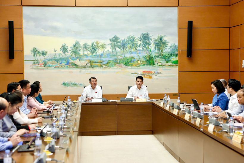 Addressing the group discussion, Prime Minister Le Minh Hung highly appreciates the coordination between the National Assembly and the Government.