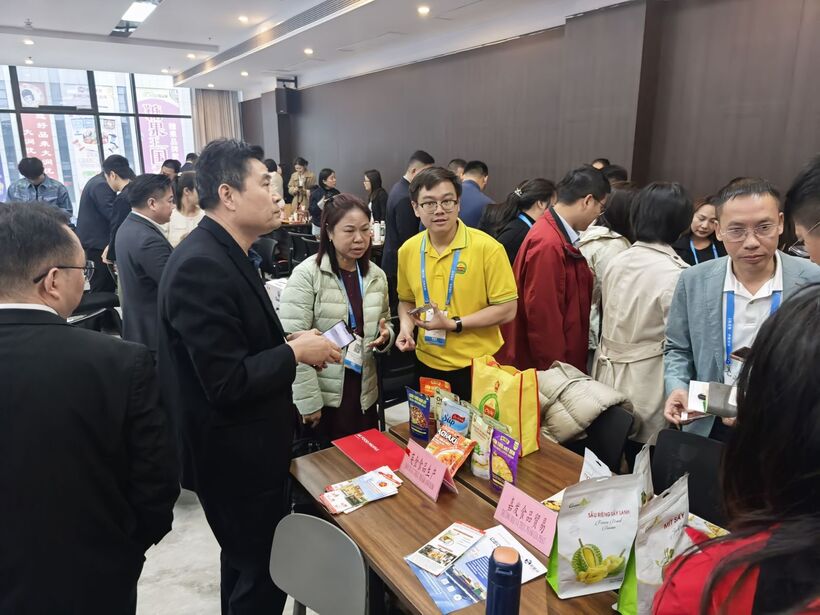 Enterprises from both sides engage in active networking and exchanges, introducing their flagship products and exploring cooperation opportunities in manufacturing, consumer goods, agri-food, and industrial real estate.