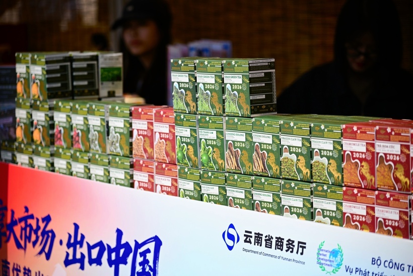 At the event, 22 booths featuring distinctive products representing various regions of Vietnam attract significant attention from local residents.