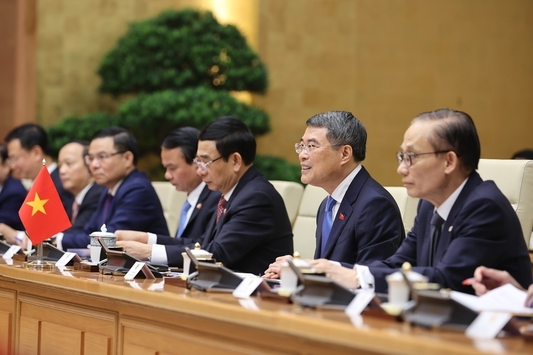Prime Minister Le Minh Hung expresses confidence that the visit will create new momentum to further promote and elevate the Comprehensive Strategic Partnership between the two countries, making it “deeper, more diverse, more substantive and more effective” across all areas of mutual interest. Photo: VGP