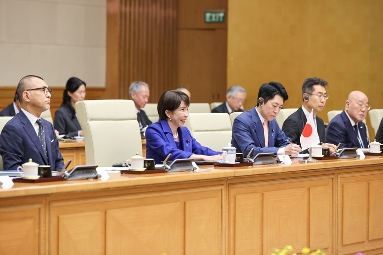 The Japanese Prime Minister expresses a desire to cooperate with Vietnam to enhance the autonomy and resilience of both economies. Photo: VGP