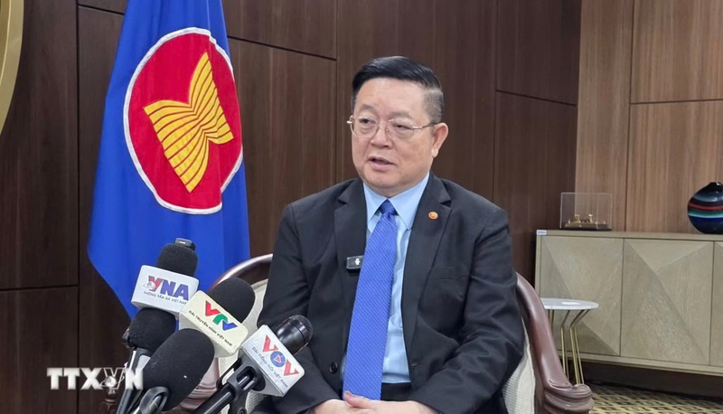 ASEAN Secretary-General Kao Kim Hourn speaks to the press. Photo: VNA