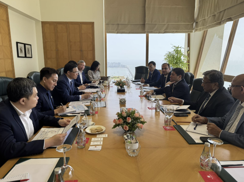 The delegation from Vietnam’s Ministry of Industry and Trade (left) during a working session with Essar Group