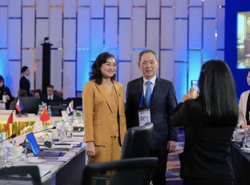 Deputy Minister Phan Thi Thang also met with delegates attending the 27th ASEAN Economic Community Council Meeting.