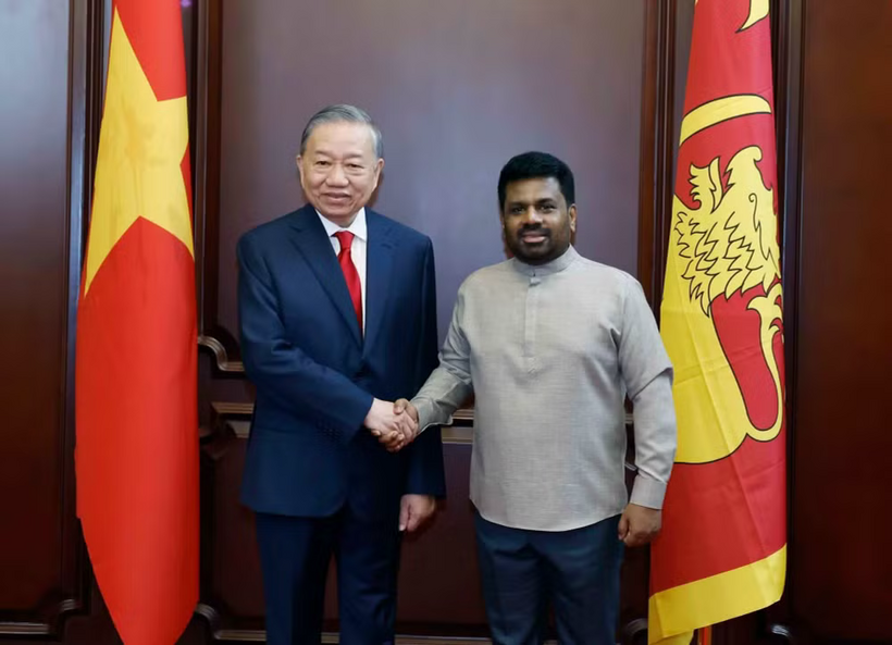President of the Democratic Socialist Republic of Sri Lanka Anura Kumara Dissanayake and Party General Secretary, State President To Lam. Photo: VNA.