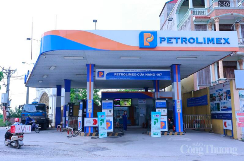 The nationwide rollout of E10 gasoline is expected to help Vietnam reduce emissions, strengthen energy security, and lower dependence on imported fossil fuels.