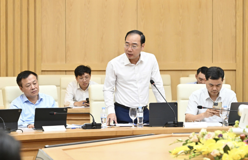 Representatives of the Ministry’s units speak at the meeting.