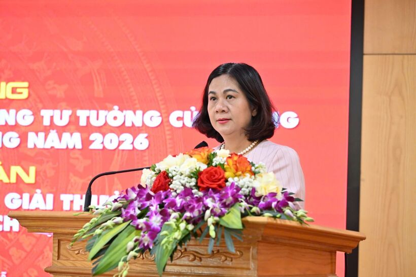 Nguyen Minh Hue, Acting Head of the Communications and Mass Mobilization Commission under the Ministry’s Party Committee, launches and introduces the 2026 political essay contest on protecting the Party’s ideological foundation in the industry and trade sector.