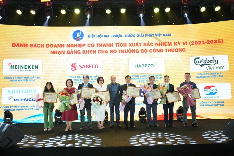 Carlsberg was among the notable companies in the beverage industry to be honored, recognized for its contributions to the overall development of Vietnam’s industry and trade sector.