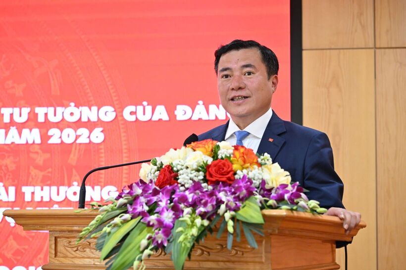 Deputy Minister of Industry and Trade Nguyen Sinh Nhat Tan addresses the event.