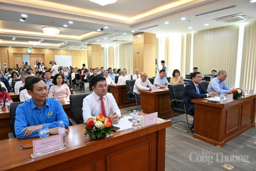 Delegates attend the announcement ceremony. Photo: Can Dung