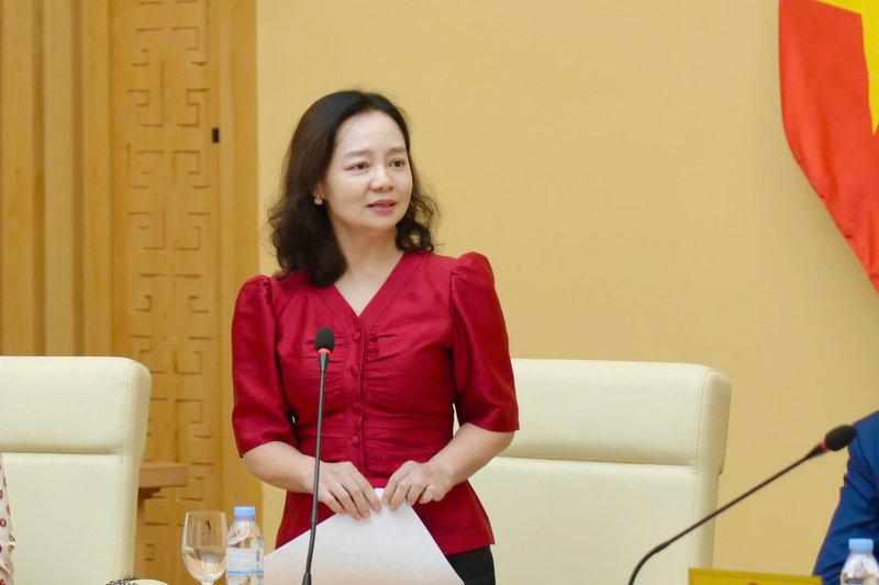 Nguyen Thi Lam Giang, Director of the Agency for Innovation, Green Transition and Industry Promotion, presents a report at the conference.