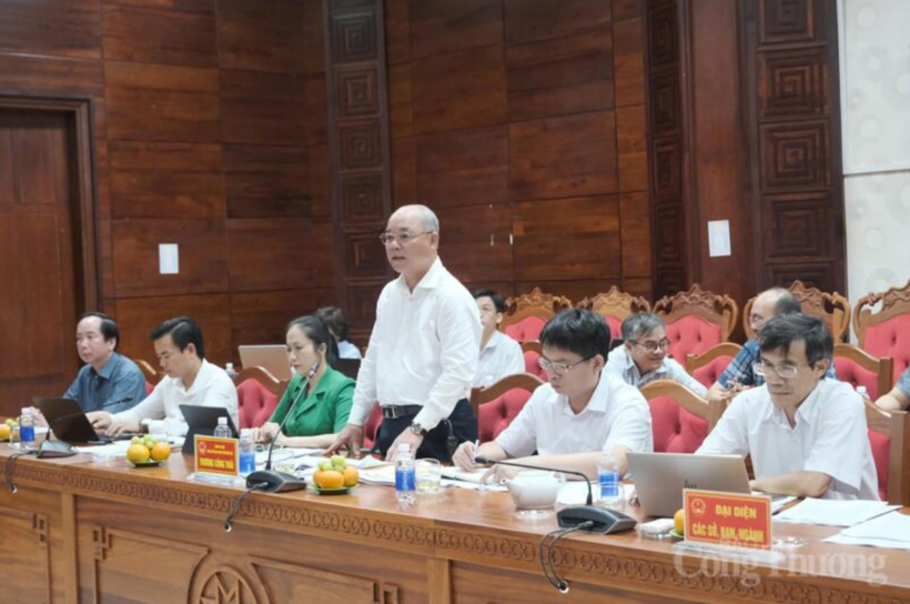 Truong Cong Thai, Vice Chairman of the Dak Lak People’s Committee, delivers remarks at the working session. Photo: Le Son