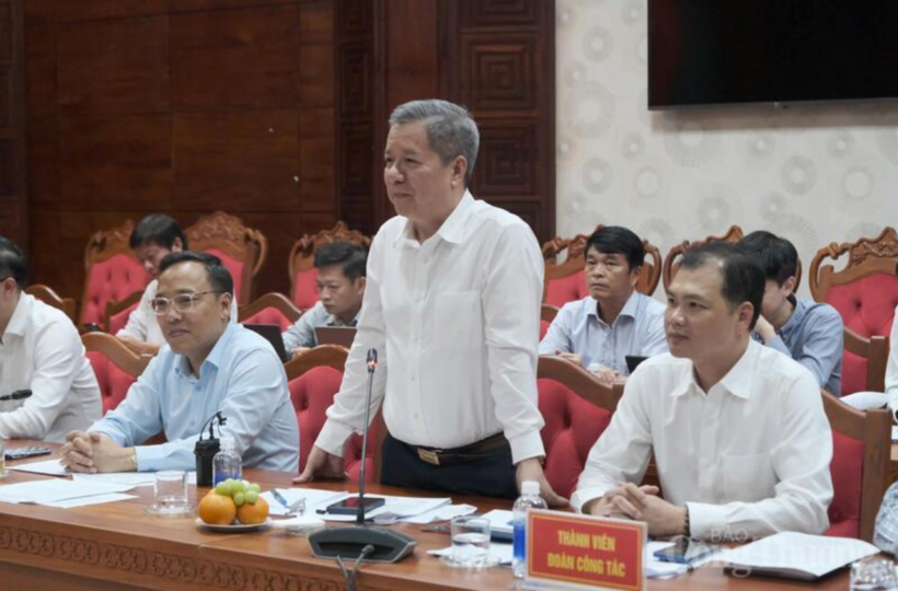 Bui Quoc Huy, Deputy Director of the Electricity Authority under the Ministry of Industry and Trade, delivers remarks at the working session. Photo: Le Son