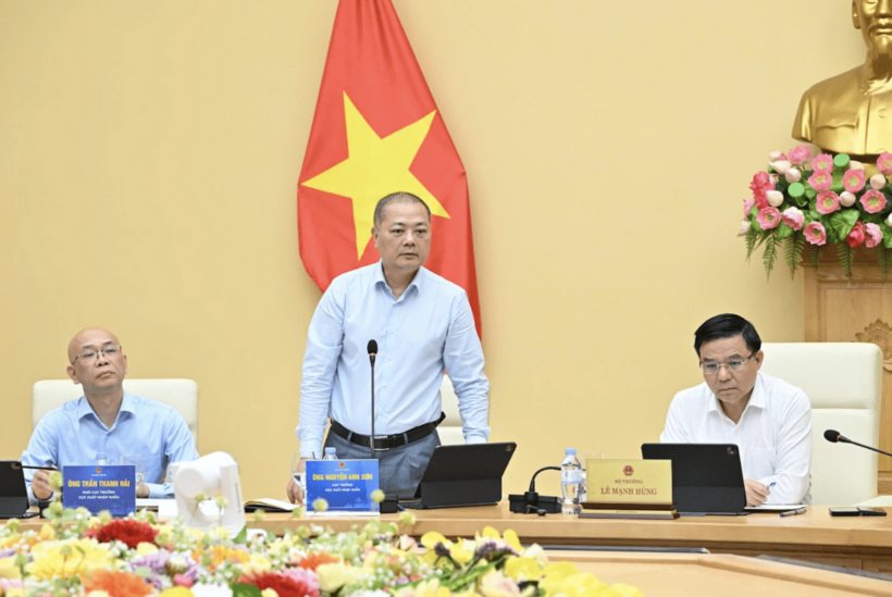 Director General of the Agency of Foreign Trade Nguyen Anh Son reports on the implementation of assigned tasks. Photo: Can Dung.