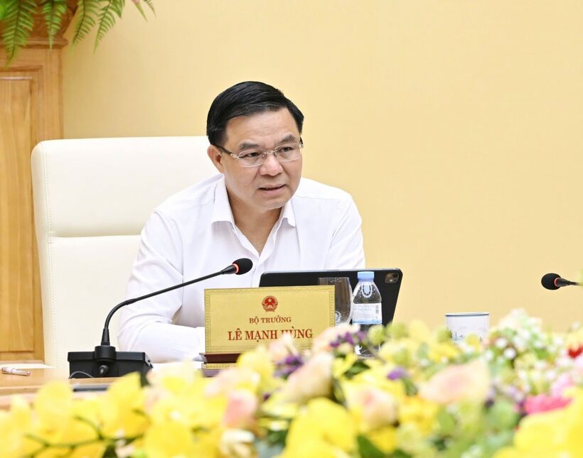 Minister of Industry and Trade Le Manh Hung delivers concluding remarks. Photo: Can Dung