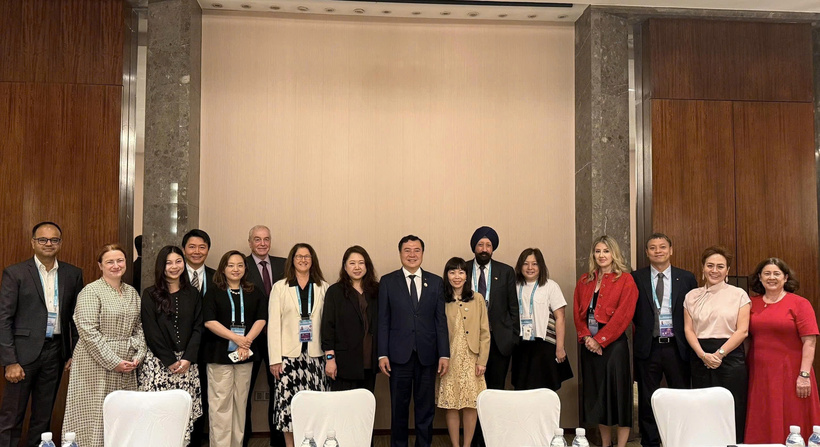 Deputy Minister Nguyen Sinh Nhat Tan holds a working session with the US - APEC Business Coalition