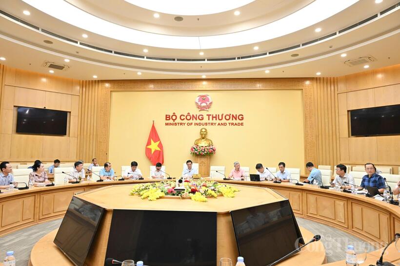 Overview of the meeting. Photo: Can Dung