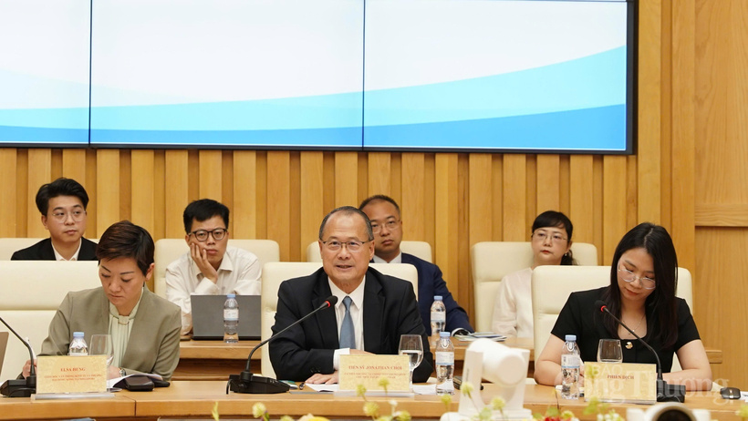 Dr Jonathan Choi, Standing Committee Member of the Chinese People's Political Consultative Conference and Chairman of the Chinese General Chamber of Commerce Hong Kong